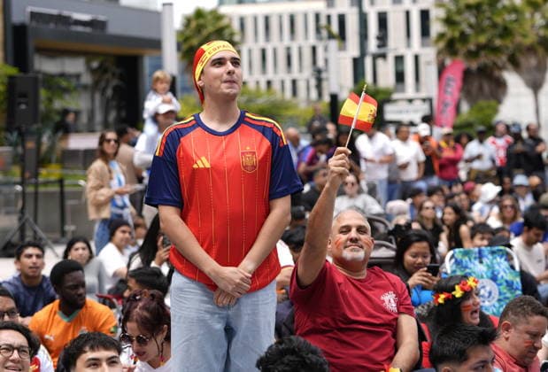 Watch party in San Francisco for Spain vs Argentina - FIFA World Cup, WM, Weltmeisterschaft, Fussball Final 2026 SAN FRANCISCO, CALIFORNIA - JULY 19: Fans of Spain and Argentina gather outside of Chase Center at Thrive City in San Francisco, California, United States on July 19, 2026 to watch the 2026 FIFA World Cup Final match between Spain vs Argentina which held at MetLife Stadium in New Jersey, USA. Tayfun Coskun Anadolu California United States. Editorial use only. Please get in touch for any other usage.  Copyright: x2026xAnadoluxTayfunxCoskunx