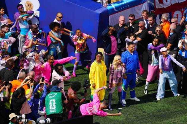 Madonna performs at half-time, next to Ronaldinho and Ronaldo Spain v Argentina, 2026 FIFA World Cup, WM, Weltmeisterschaft, Fussball Final, Football, New York New Jersey Stadium, East Rutherford, New Jersey, USA - 19 Jul 2026East Rutherford New York New Jersey Stadium New Jersey (NJ) United States of America  Copyright: xJavierxGarcia Shutterstockx 16995474aw