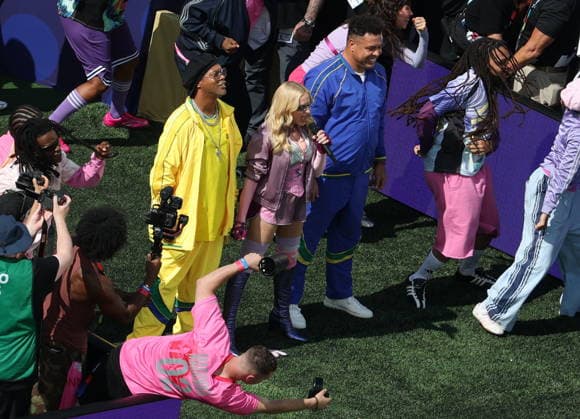 FIFA World Cup, WM, Weltmeisterschaft, Fussball 2026 final - Spain vs Argentina US singer Madonna (C) performs with Ronaldo Fenomeno (R) and Ronaldinho Gaucho (L) in the Halftime show during the FIFA World Cup 2026 final match Spain against Argentina, in New Jersey, USA, 19 July 2026. EAST RUTHERFORD United States  Copyright: xSARAHxYENESELx