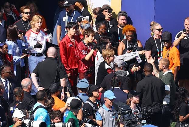BTS and Justin Bieber after their half time performances Spain v Argentina, 2026 FIFA World Cup, WM, Weltmeisterschaft, Fussball Final, Football, New York New Jersey Stadium, East Rutherford, New Jersey, USA - 19 Jul 2026East Rutherford New York New Jersey Stadium New Jersey (NJ) United States of America  Copyright: xMichaelxZemanek Shutterstockx 16995475aw