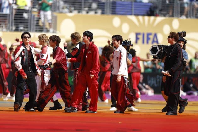 FIFA World Cup, WM, Weltmeisterschaft, Fussball 2026 final - Spain vs Argentina South Korean pop group BTS perform during the half-time show of the FIFA World Cup 2026 final match Spain against Argentina, in East Rutherford, New Jersey, USA, 19 July 2026. EAST RUTHERFORD United States  Copyright: xWILLxOLIVERx