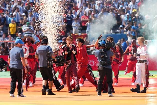 BTS during the Half Time show Spain v Argentina, 2026 FIFA World Cup, WM, Weltmeisterschaft, Fussball Final, Football, New York New Jersey Stadium, East Rutherford, New Jersey, USA - 19 Jul 2026East Rutherford New York New Jersey Stadium New Jersey (NJ) United States of America  Copyright: xIsmaelxAdnan Shutterstockx 16998023ck
