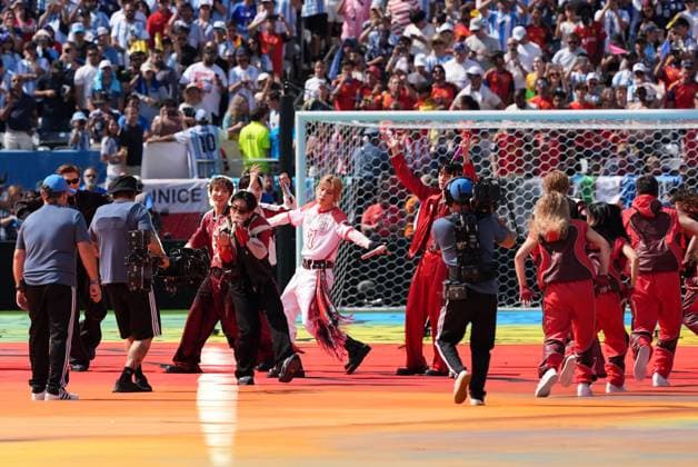 BTS during the Half Time show Spain v Argentina, 2026 FIFA World Cup, WM, Weltmeisterschaft, Fussball Final, Football, New York New Jersey Stadium, East Rutherford, New Jersey, USA - 19 Jul 2026East Rutherford New York New Jersey Stadium New Jersey (NJ) United States of America  Copyright: xIsmaelxAdnan Shutterstockx 16998023ci