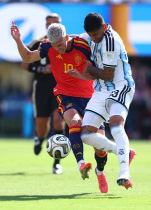 New Jersey, USA, 19th July 2026. Dani Olmo of Spain tackled by Cristian Romero of Argentina during the Spain vs Argentina FIFA World Cup, WM, Weltmeisterschaft, Fussball final match at the Metlife Stadium, New Jersey. Picture credit should read: Paul Terry Sportimage EDITORIAL USE ONLY. No use with unauthorised audio, video, data, fixture lists, club league logos or live services. Online in-match use limited to 120 images, no video emulation. No use in betting, games or single club league player publications. SPI_059_PT_Spain_Argentina SPI-4862-0059