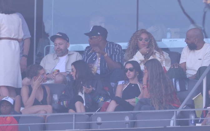 2026 World Cup Final - Hailey Bieber, Jay-Z And Beyonce In The Stands - USA Hailey Bieber, Jay-Z and Beyonce in the stands during the FIFA World Cup, WM, Weltmeisterschaft, Fussball 2026 final football match between Spain and Argentina on July 19, 2026 in East Rutherford, NJ, USA. Photo by Charles Guerin ABACAPRESS.COM East Rutherford NJ United States  Copyright: xGuerinxCharles ABACAx