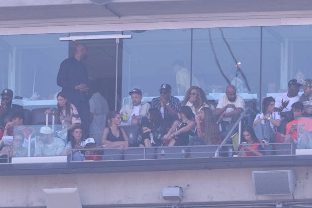 2026 World Cup Final - Hailey Bieber, Jay-Z And Beyonce In The Stands - USA Jay-Z and Beyonce in the stands during the FIFA World Cup, WM, Weltmeisterschaft, Fussball 2026 final football match between Spain and Argentina on July 19, 2026 in East Rutherford, NJ, USA. Photo by Charles Guerin ABACAPRESS.COM East Rutherford NJ United States  Copyright: xGuerinxCharles ABACAx