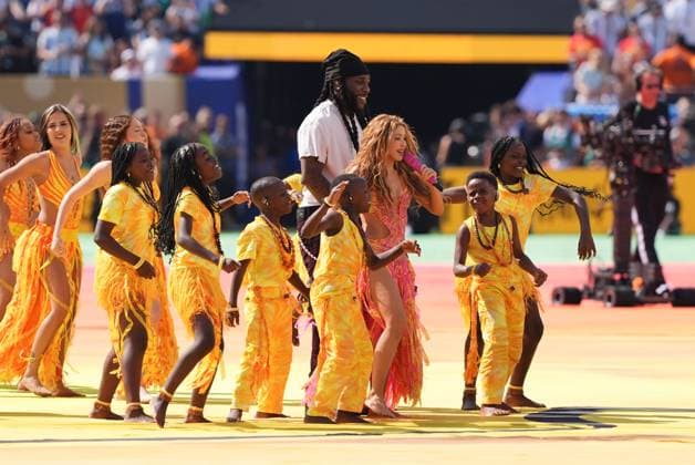 Shakira and Burna Boy during the half time show Spain v Argentina, 2026 FIFA World Cup, WM, Weltmeisterschaft, Fussball Final, Football, New York New Jersey Stadium, East Rutherford, New Jersey, USA - 19 Jul 2026East Rutherford New York New Jersey Stadium New Jersey (NJ) United States of America  Copyright: xIsmaelxAdnan Shutterstockx 16998023dd