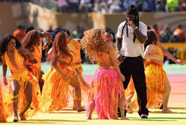 Shakira and Burna Boy during the half time show Spain v Argentina, 2026 FIFA World Cup, WM, Weltmeisterschaft, Fussball Final, Football, New York New Jersey Stadium, East Rutherford, New Jersey, USA - 19 Jul 2026East Rutherford New York New Jersey Stadium New Jersey (NJ) United States of America  Copyright: xIsmaelxAdnan Shutterstockx 16998023cz