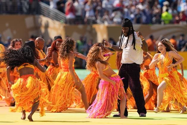 Shakira and Burna Boy during the half time show Spain v Argentina, 2026 FIFA World Cup, WM, Weltmeisterschaft, Fussball Final, Football, New York New Jersey Stadium, East Rutherford, New Jersey, USA - 19 Jul 2026East Rutherford New York New Jersey Stadium New Jersey (NJ) United States of America  Copyright: xIsmaelxAdnan Shutterstockx 16998023da