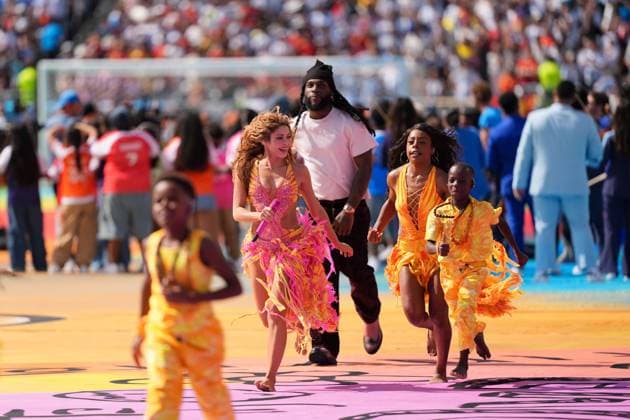 Shakira and Burna Boy during the half time show Spain v Argentina, 2026 FIFA World Cup, WM, Weltmeisterschaft, Fussball Final, Football, New York New Jersey Stadium, East Rutherford, New Jersey, USA - 19 Jul 2026East Rutherford New York New Jersey Stadium New Jersey (NJ) United States of America  Copyright: xIsmaelxAdnan Shutterstockx 16998023di