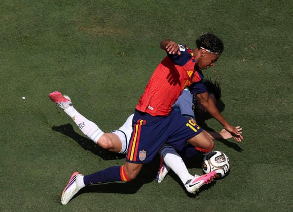 (260720) -- NEW JERSEY, July 20, 2026 -- Lamine Yamal (Top) of Spain competes during the final match between Spain and Argentina at the 2026 FIFA World Cup, WM, Weltmeisterschaft, Fussball at the New York New Jersey Stadium, the United States, July 19, 2026. ) (SP)U.S.-NEW JERSEY-FOOTBALL-FIFA WORLD CUP-FINAL-ESP VS ARG XuxZijian 
