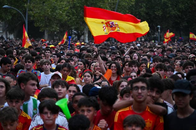 Thousands gather in Mataro to watch FIFA World Cup, WM, Weltmeisterschaft, Fussball Final MATARO, SPAIN - JULY 19: Thousands of people gather at Parc Central, to watch the 2026 FIFA World Cup final between Spain and Argentina on a giant screen, in Mataro, Spain, on July 19, 2026. The giant screen was installed by the city council following the large turnout for Spain s semifinal victory over France. Stringer Anadolu New Jersey United States. Editorial use only. Please get in touch for any other usage.  Copyright: x2026xAnadoluxStringerx