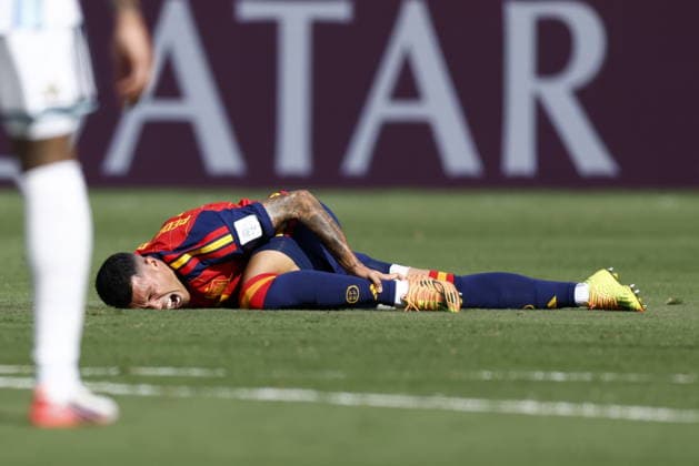 FIFA World Cup, WM, Weltmeisterschaft, Fussball 2026 final - Spain vs Argentina Pedro Porro of Spain lies on the ground during the FIFA World Cup 2026 final match Spain against Argentina, in East Rutherford, New Jersey, USA, 19 July 2026. EAST RUTHERFORD United States  Copyright: xWILLxOLIVERx