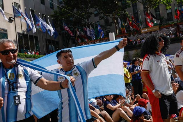 Fans gather in New York for live broadcast of World Cup final Soccer fans gather at Rockefeller Plaza to watch the FIFA World Cup, WM, Weltmeisterschaft, Fussball 2026 final match between Spain and Argentina in New York, New York, USA, 19 July 2026. NEW YORK NEW YORK UNITED STATES  Copyright: xKENAxBETANCURx