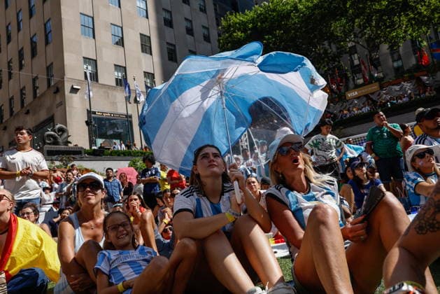 Fans gather in New York for live broadcast of World Cup final Soccer fans gather at Rockefeller Plaza to watch the FIFA World Cup, WM, Weltmeisterschaft, Fussball 2026 final match between Spain and Argentina in New York, New York, USA, 19 July 2026. NEW YORK NEW YORK UNITED STATES  Copyright: xKENAxBETANCURx