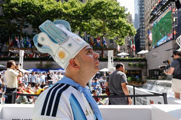 Fans gather in New York for live broadcast of World Cup final A soccer fan reacts while watching the FIFA World Cup, WM, Weltmeisterschaft, Fussball 2026 final match between Spain and Argentina at Rockefeller Plaza in New York, New York, USA, 19 July 2026. NEW YORK NEW YORK UNITED STATES  Copyright: xKENAxBETANCURx