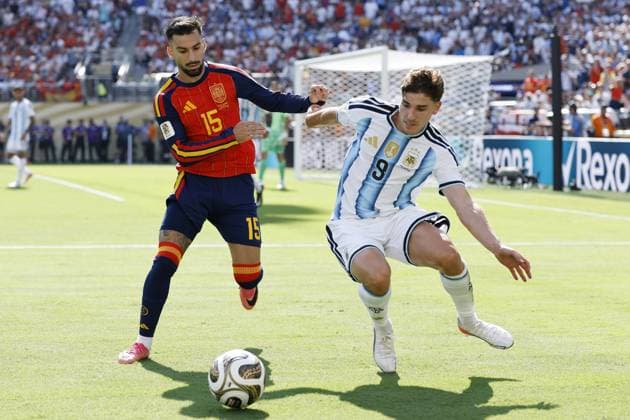 EAST RUTHERFORD, NEW JERSEY - (LR) Alex Baena of Spain, Julian Alvarez of Argentina during the 2026 FIFA World Cup, WM, Weltmeisterschaft, Fussball final between Spain and Argentina at the New York New Jersey Stadium on July 19, 2026, in East Rutherford, New Jersey, United States. MAURICE VAN STEEN ANP World Cup Soccer 2026 xVIxANPxSportx xMauricexvanxSteenxIVx 563866750 originalFilename: 563866750.jpg
