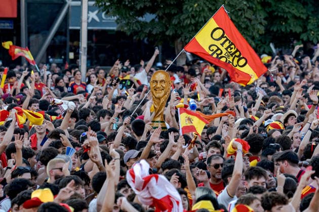 Spanish fans gather Plaza Colon fan zone in Madrid for 2026 World Cup final against Argentina MADRID, SPAIN - JULY 19: Thousands of Spanish national football team supporters gather at the Fan Zone in Plaza Colon in Madrid, Spain, on July 19, 2026 as they watch the live broadcast of the 2026 FIFA World Cup, WM, Weltmeisterschaft, Fussball final between Spain and Argentina held at MetLife Stadium in East Rutherford, New Jersey. Diego Radames Anadolu Madrid Spain. Editorial use only. Please get in touch for any other usage.  Copyright: x2026xAnadoluxDiegoxRadamesx
