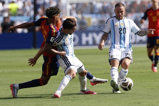 FIFA World Cup, WM, Weltmeisterschaft, Fussball 2026 final - Spain vs Argentina Lamine Yamal of Spain (L) in action against Nicolas Tagliafico (C) and Alexis Mac Allister (R) of Argentina during the FIFA World Cup 2026 final match Spain against Argentina, in New Jersey, USA, 19 July 2026. EAST RUTHERFORD United States  Copyright: xSHAWNxTHEWx