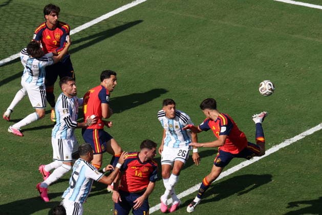 FIFA World Cup, WM, Weltmeisterschaft, Fussball 2026 final - Spain vs Argentina Pau Cubarsi of Spain (R) and Nahuel Molina of Argentina in action during the FIFA World Cup 2026 final match Spain against Argentina, in New Jersey, USA, 19 July 2026. EAST RUTHERFORD United States  Copyright: xSARAHxYENESELx