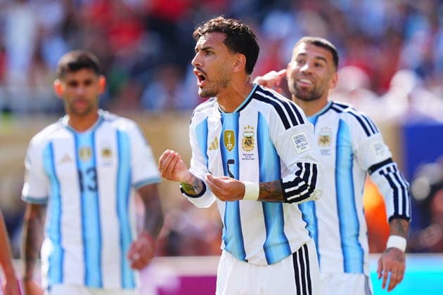 Spain v Argentina - FIFA World Cup, WM, Weltmeisterschaft, Fussball 2026 - Final EAST RUTHERFORD, NEW JERSEY - JULY 19: Leandro Paredes (5) of Argentina argues with the referee Slavko Vincic during the FIFA World Cup 2026 Final match between Spain and Argentina at New York New Jersey Stadium in East Rutherford, New Jersey, USA on July 19, 2026. Evrim Aydin Anadolu New Jersey United States. Editorial use only. Please get in touch for any other usage.  Copyright: x2026xAnadoluxEvrimxAydinx