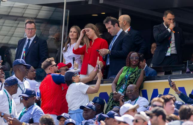 19.07.2026, Fussball Weltmeisterschaft 2026 in den USA, Finale, Spanien - Argentinien, im MetLife Stadium (New York New Jersey (East Rutherford)), Ehrengäste Spaniens König Felipe VI mit den Töchtern Kronprinzessin Leonor und Infantin Sofia. ***FIFA regulations prohibit any use of photographs as image sequences and or quasi-video. EDITORIAL USE ONLY*** *** July 19, 2026, 2026 FIFA World Cup in the U.S., Final, Spain vs. Argentina, at MetLife Stadium in East Rutherford, New York, New Jersey; guests of honor: King Felipe VI of Spain with his daughters, Crown Princess Leonor and Infanta Sofia ***FIFA regulations prohibit any use of photographs as image sequences and or quasi-video. EDITORIAL USE ONLY***