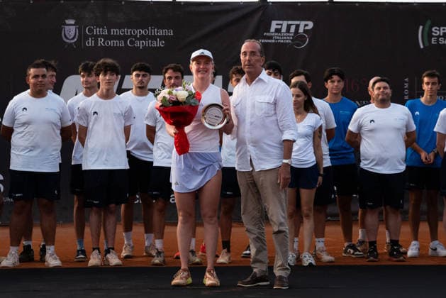 Sport Themen der Woche KW29 Sport Bilder des Tages IPA86819897 - Francesca Jones of Great Britain celebrates during the award ceremony for the singles final of the 2026 ATV BANCOMAT Tennis Open at the Circolo Antico Tiro a Volo in Rome, Italy.  Copyright: xMarioxQuartapelle IPAxSportx xx 86819897
