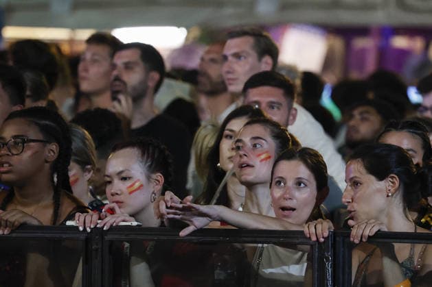 Supporters of Spain and Argentina in Rome during the FIFA World Cup, WM, Weltmeisterschaft, Fussball final ROME, ITALY - JULY 19: Supporters of Spain and Argentina gather in Rome s Campo de Fiori to watch the FIFA World Cup final between their teams, broadcast on outdoor television screens at bars and restaurants around the square, in Rome, Italy, on July 19, 2026. Riccardo De Luca Anadolu Rome Italy. Editorial use only. Please get in touch for any other usage.  Copyright: x2026xAnadoluxRiccardoxDexLucax