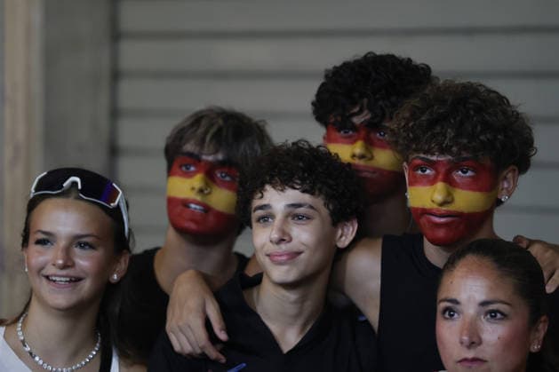 Supporters of Spain and Argentina in Rome during the FIFA World Cup, WM, Weltmeisterschaft, Fussball final ROME, ITALY - JULY 19: Supporters of Spain and Argentina gather in Rome s Campo de Fiori to watch the FIFA World Cup final between their teams, broadcast on outdoor television screens at bars and restaurants around the square, in Rome, Italy, on July 19, 2026. Riccardo De Luca Anadolu Rome Italy. Editorial use only. Please get in touch for any other usage.  Copyright: x2026xAnadoluxRiccardoxDexLucax
