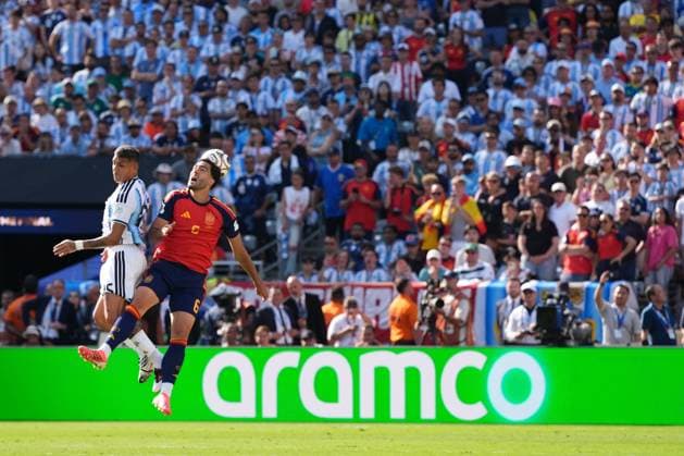 Mikel Merino of Spain and Facundo Medina of Argentina Spain v Argentina, 2026 FIFA World Cup, WM, Weltmeisterschaft, Fussball Final, Football, New York New Jersey Stadium, East Rutherford, New Jersey, USA - 19 Jul 2026East Rutherford New York New Jersey Stadium New Jersey (NJ) United States of America  Copyright: xIsmaelxAdnan Shutterstockx 16998023ed