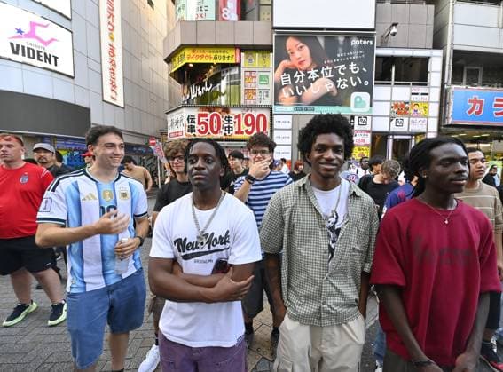 Fans watch FIFA World Cup, WM, Weltmeisterschaft, Fussball final in Tokyo TOKYO, JAPAN - JULY 20: Football supporters watch the FIFA World Cup 2026 final between Spain and Argentina inside a sports bar in Tokyo s Shibuya district during the early hours of July 20, 2026, in Tokyo, Japan. David Mareuil Anadolu Tokyo Japan. Editorial use only. Please get in touch for any other usage.  Copyright: x2026xAnadoluxDavidxMareuilx