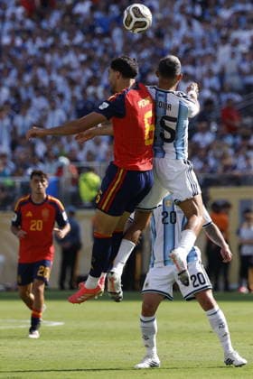 FIFA World Cup, WM, Weltmeisterschaft, Fussball 2026 final - Spain vs Argentina Facundo Medina of Argentina (R) and Mikel Merino of Spain in action during the FIFA World Cup 2026 final match Spain against Argentina, in New Jersey, USA, 19 July 2026. EAST RUTHERFORD United States  Copyright: xSHAWNxTHEWx