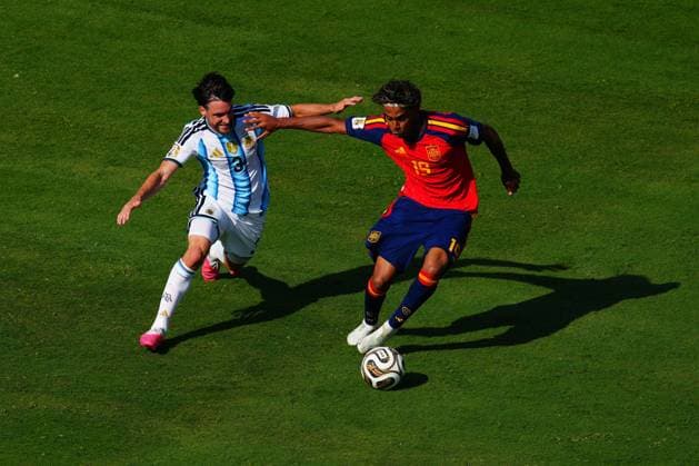 Nicolas Tagliafico of Argentina and Lamine Yamal of Spain Spain v Argentina, 2026 FIFA World Cup, WM, Weltmeisterschaft, Fussball Final, Football, New York New Jersey Stadium, East Rutherford, New Jersey, USA - 19 Jul 2026East Rutherford New York New Jersey Stadium New Jersey (NJ) United States of America  Copyright: xJavierxGarcia Shutterstockx 16995474cn