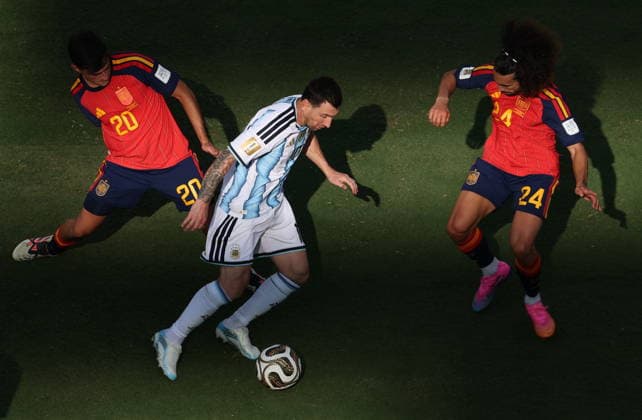 FIFA World Cup, WM, Weltmeisterschaft, Fussball 2026 final - Spain vs Argentina Lionel Mesi of Argentina (C), Pedri of Spain, and Marc Cucurella of Spain in action during the FIFA World Cup 2026 final match Spain against Argentina, in New Jersey, USA, 19 July 2026. EAST RUTHERFORD United States  Copyright: xSARAHxYENESELx