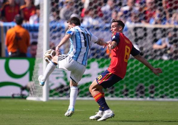 Spain v Argentina - FIFA World Cup, WM, Weltmeisterschaft, Fussball 2026 - Final EAST RUTHERFORD, NEW JERSEY - JULY 19: Lionel Messi of Argentina and Fabian Ruiz of Spain compete for the ball during the FIFA World Cup 2026 Final match between Spain and Argentina at New York New Jersey Stadium in East Rutherford, New Jersey, USA on July 19, 2026. Jose Hernandez Anadolu New Jersey United States. Editorial use only. Please get in touch for any other usage.  Copyright: x2026xAnadoluxJosexHernandezx