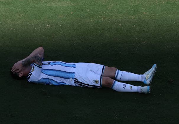 FIFA World Cup, WM, Weltmeisterschaft, Fussball 2026 final - Spain vs Argentina Lionel Messi of Argentina lies on the pitch during the FIFA World Cup 2026 final match Spain against Argentina, in New Jersey, USA, 19 July 2026. EAST RUTHERFORD United States  Copyright: xSARAHxYENESELx