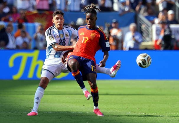 FIFA World Cup, WM, Weltmeisterschaft, Fussball 2026 final - Spain vs Argentina Nahuel Molina of Argentina (L) and Nico Williams of Spain in action during the FIFA World Cup 2026 final match Spain against Argentina, in New Jersey, USA, 19 July 2026. EAST RUTHERFORD United States  Copyright: xCHRISTOPHERxNEUNDORFx