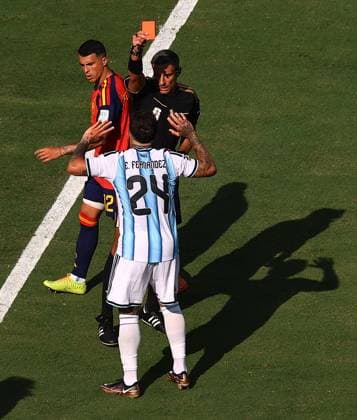 Enzo Fernandez of Argentina is shown a red card Spain v Argentina, 2026 FIFA World Cup, WM, Weltmeisterschaft, Fussball Final, Football, New York New Jersey Stadium, East Rutherford, New Jersey, USA - 19 Jul 2026East Rutherford New York New Jersey Stadium New Jersey (NJ) United States of America  Copyright: xMichaelxZemanek Shutterstockx 16995475bt