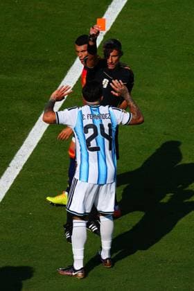 Enzo Fernandez of Argentina is shown a red card Spain v Argentina, 2026 FIFA World Cup, WM, Weltmeisterschaft, Fussball Final, Football, New York New Jersey Stadium, East Rutherford, New Jersey, USA - 19 Jul 2026East Rutherford New York New Jersey Stadium New Jersey (NJ) United States of America  Copyright: xJavierxGarcia Shutterstockx 16995474cu