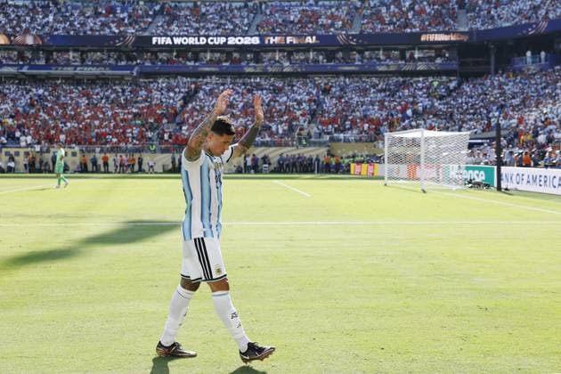 EAST RUTHERFORD, NEW JERSEY - Enzo Fernandez of Argentina leaves the field after receiving a red card during the 2026 FIFA World Cup, WM, Weltmeisterschaft, Fussball final between Spain and Argentina at the New York New Jersey Stadium on July 19, 2026, in East Rutherford, New Jersey, United States. MAURICE VAN STEEN ANP World Cup Soccer 2026 xVIxANPxSportx xMauricexvanxSteenxIVx 563870096 originalFilename: 563870096.jpg