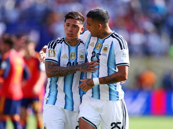 New Jersey, USA, 19th July 2026. Facundo Medina of Argentina (r) consoles the red carded Enzo Fernandez of Argentina (l) during the Spain vs Argentina FIFA World Cup, WM, Weltmeisterschaft, Fussball final match at the Metlife Stadium, New Jersey. Picture credit should read: Paul Terry Sportimage EDITORIAL USE ONLY. No use with unauthorised audio, video, data, fixture lists, club league logos or live services. Online in-match use limited to 120 images, no video emulation. No use in betting, games or single club league player publications. SPI_079_PT_Spain_Argentina SPI-4862-0079
