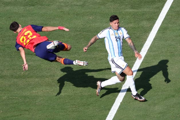 Enzo Fernandez of Argentina fouls Pau Cubarsi of Spain during the FIFA World Cup, WM, Weltmeisterschaft, Fussball 2026 Final match between Spain and Argentina at Metlife Stadium, New Jersey, USA on 19 July 2026. Copyright: xPeterxDovganx 45290043