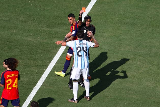Enzo Fernandez of Argentina fouls Pau Cubarsi of Spain and receives a Red card after two yellow cards during the FIFA World Cup, WM, Weltmeisterschaft, Fussball 2026 Final match between Spain and Argentina at Metlife Stadium, New Jersey, USA on 19 July 2026. Copyright: xPeterxDovganx 45290046