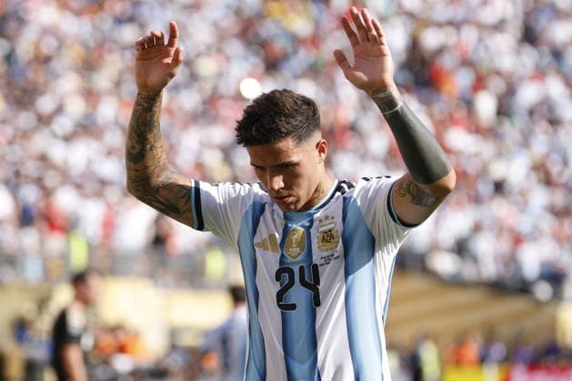 FIFA World Cup, WM, Weltmeisterschaft, Fussball 2026 final - Spain vs Argentina Enzo Fernandez of Argentina leaves the pitch after being sent off during the FIFA World Cup 2026 final match Spain against Argentina, in New Jersey, USA, 19 July 2026. EAST RUTHERFORD United States  Copyright: xSHAWNxTHEWx