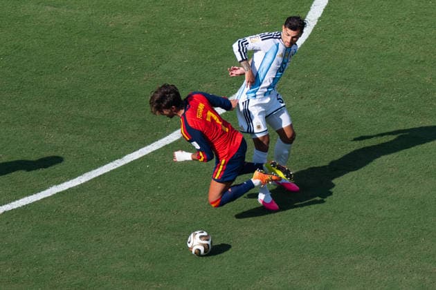 Leandro Paredes (Argentina, 5) foult Ferran Torres (Spain, 7) FIFA World Cup, WM, Weltmeisterschaft, Fussball 2026 Final: Spanien v Argentinien 19 July 2026, FIFA World Cup 2026 Finale: Spanien v Argentinien (Final) at New York New Jersey Stadium in East Rutherford, New Jersey, USA. Photo: Marco Bader *** Leandro Paredes (Argentina, 5) fouls Ferran Torres (Spain, 7) in the 2026 FIFA World Cup Final between Spain and Argentina on July 19, 2026, 2026 FIFA World Cup Final: Spain vs. Argentina at New York–New Jersey Stadium in East Rutherford, New Jersey, USA. Photo by Marco Bader Copyright: HMBxMedia xMarcoxBader