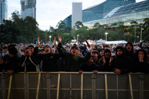 WORLD CUP LIVE SITE SYDNEY, Fans gather at a live site during the FIFA World Cup, WM, Weltmeisterschaft, Fussball Final match between Spain and Argentina, at Tumbalong Park, in Sydney, Monday, July 2026. ( NO ARCHIVING SYDNEY NEW SOUTH WALES AUSTRALIA  Copyright: xGEORGExCHANx 20260720121186561890