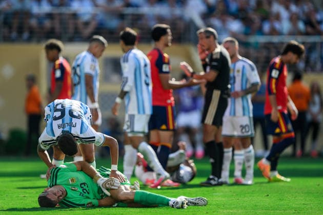 260719 goalkeeper Emiliano Martinez and Nahuel Molina of Argentina during the FIFA World Cup, WM, Weltmeisterschaft, Fussball 2026 final football match between Spain and Argentina on July 19, 2026 in East Rutherford, New Jersey. Photo: Joel Marklund BILDBYRAN kod JM JM0829 bbeng fotboll football soccer fotball vm fotbolls-vm fotball-vm fotbolls-vm 2026 fifa world cup 2026 final *** July 19, 2026: Goalkeeper Emiliano Martinez and Nahuel Molina of Argentina during the 2026 FIFA World Cup final soccer match between Spain and Argentina on July 19, 2026 in East Rutherford, New Jersey. Photo by Joel Marklund. BILDBYRAN code JM JM0829 bbeng soccer football soccer World Cup soccer World Cup 2026 FIFA World Cup 2026 final  Copyright: JOELxMARKLUND BB260719JM083