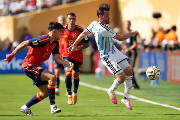 2026-07-19 Spain v Argentina - Final - FIFA World Cup, WM, Weltmeisterschaft, Fussball 2026 EAST RUTHERFORD, UNITED STATES - JULY 19: Pedri of Spain, Nicolas Tagliafico of Argentina during the Final - FIFA World Cup 2026 match between Spain and Argentina at New York New Jersey Stadium on July 19, 2026 in East Rutherford, New Jersey. (Photo by Pablo Morano BSR Agency) East Rutherford United States Content not available for redistribution in The Netherlands directly or indirectly through any third parties. Copyright: xBSRxAgencyx