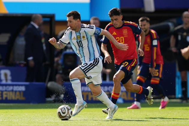 2026-07-19 Spain v Argentina - Final - FIFA World Cup, WM, Weltmeisterschaft, Fussball 2026 EAST RUTHERFORD, UNITED STATES - JULY 19: Lionel Messi of Argentina, Pedri of Spain during the Final - FIFA World Cup 2026 match between Spain and Argentina at New York New Jersey Stadium on July 19, 2026 in East Rutherford, New Jersey. (Photo by Pablo Morano BSR Agency) East Rutherford United States Content not available for redistribution in The Netherlands directly or indirectly through any third parties. Copyright: xBSRxAgencyx
