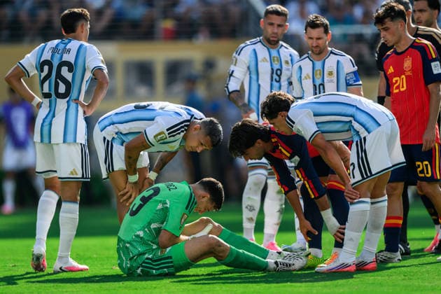 260719 goalkeeper Emiliano Martinez of Argentina in pain during the FIFA World Cup, WM, Weltmeisterschaft, Fussball 2026 final football match between Spain and Argentina on July 19, 2026 in East Rutherford, New Jersey. Photo: Joel Marklund BILDBYRAN kod JM JM0829 bbeng fotboll football soccer fotball vm fotbolls-vm fotball-vm fotbolls-vm 2026 fifa world cup 2026 final skada *** July 19, 2026: Argentina goalkeeper Emiliano Martinez in pain during the 2026 FIFA World Cup final soccer match between Spain and Argentina on July 19, 2026 in East Rutherford, New Jersey. Photo by Joel Marklund. BILDBYRAN code JM JM0829 bbeng soccer football soccer World Cup soccer World Cup 2026 FIFA World Cup 2026 final injury  Copyright: JOELxMARKLUND BB260719JM085